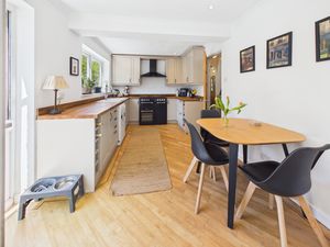 KITCHEN/BREAKFAST ROOM- click for photo gallery